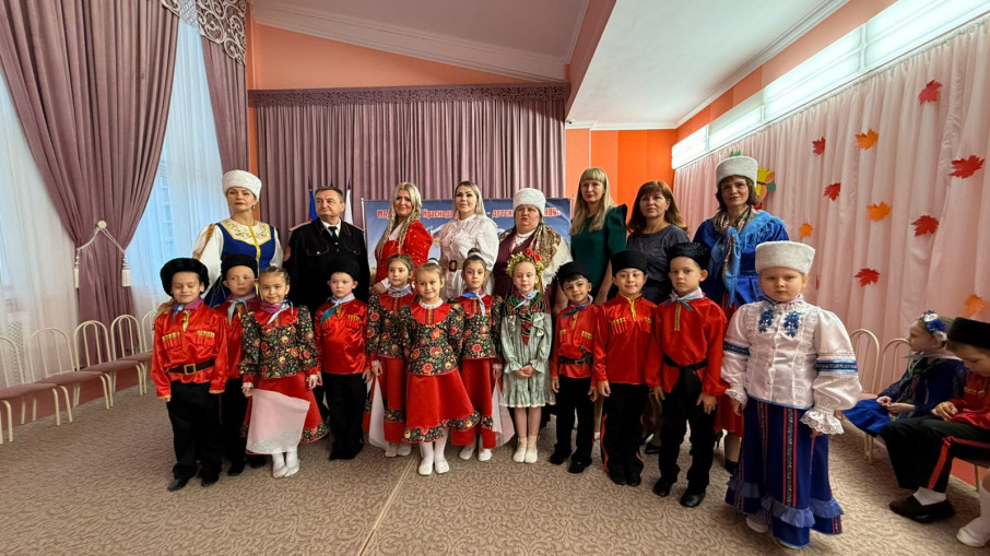 Торжественное мероприятие "Посвящение в казачата" Торжественное мероприятие "Посвящение в казачата".