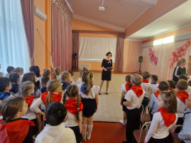 месячник месячник.